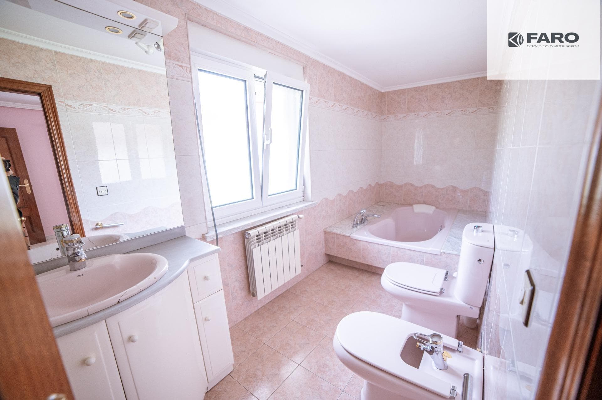 Detached house with 1,578 m² plot and its own spring in Soto del Barco (Ref 00093) · photo 5