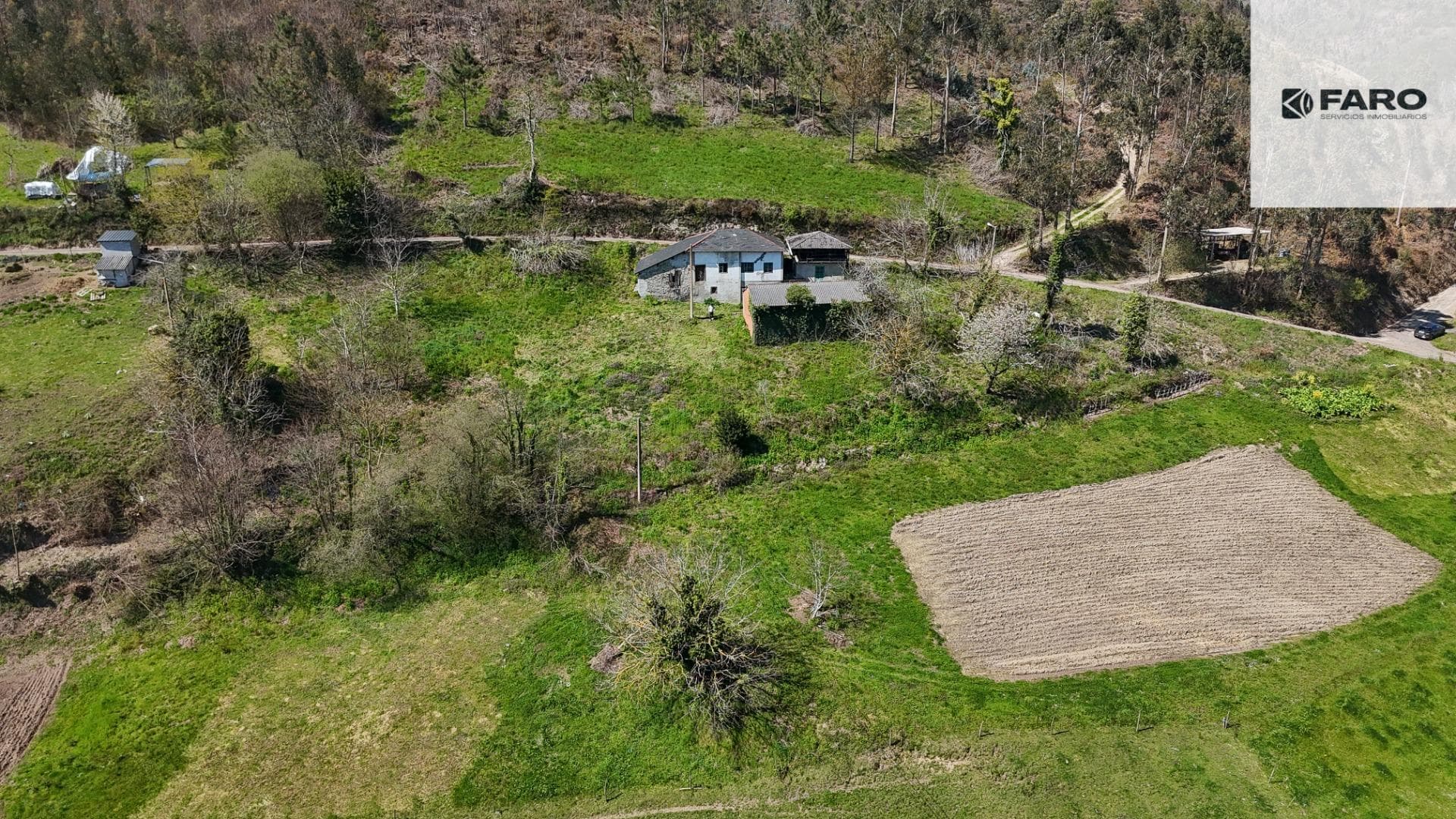 House with 4,400 m² of land in Valle de Paredes (Valdés) – a great renovation opportunity (Ref 00109) · photo 2
