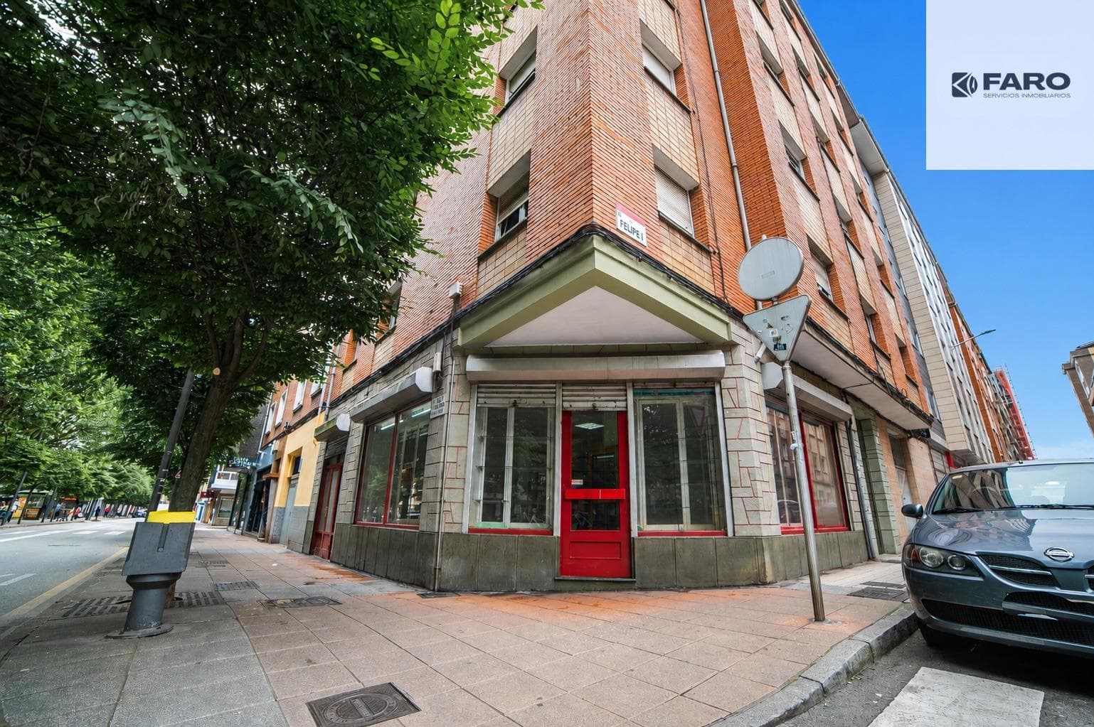 Commercial premises for sale in Gijón – corner unit with great visibility and lots of natural light (Ref 00118) · photo 1