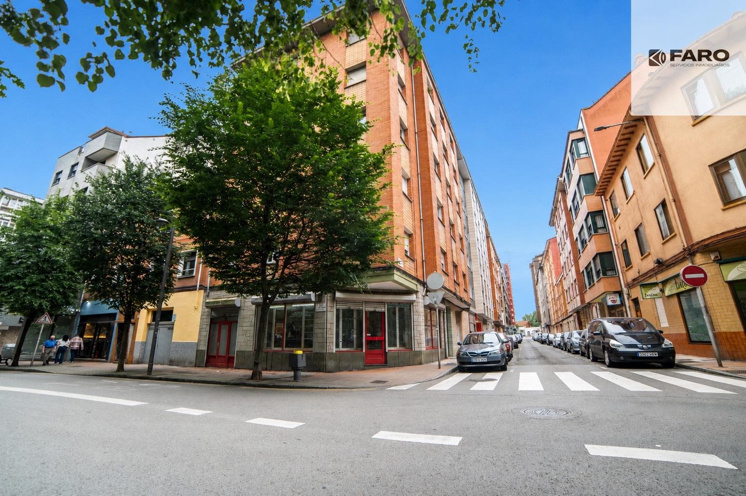 Commercial premises for sale in Gijón – corner unit with great visibility and lots of natural light (Ref 00118) · photo 2