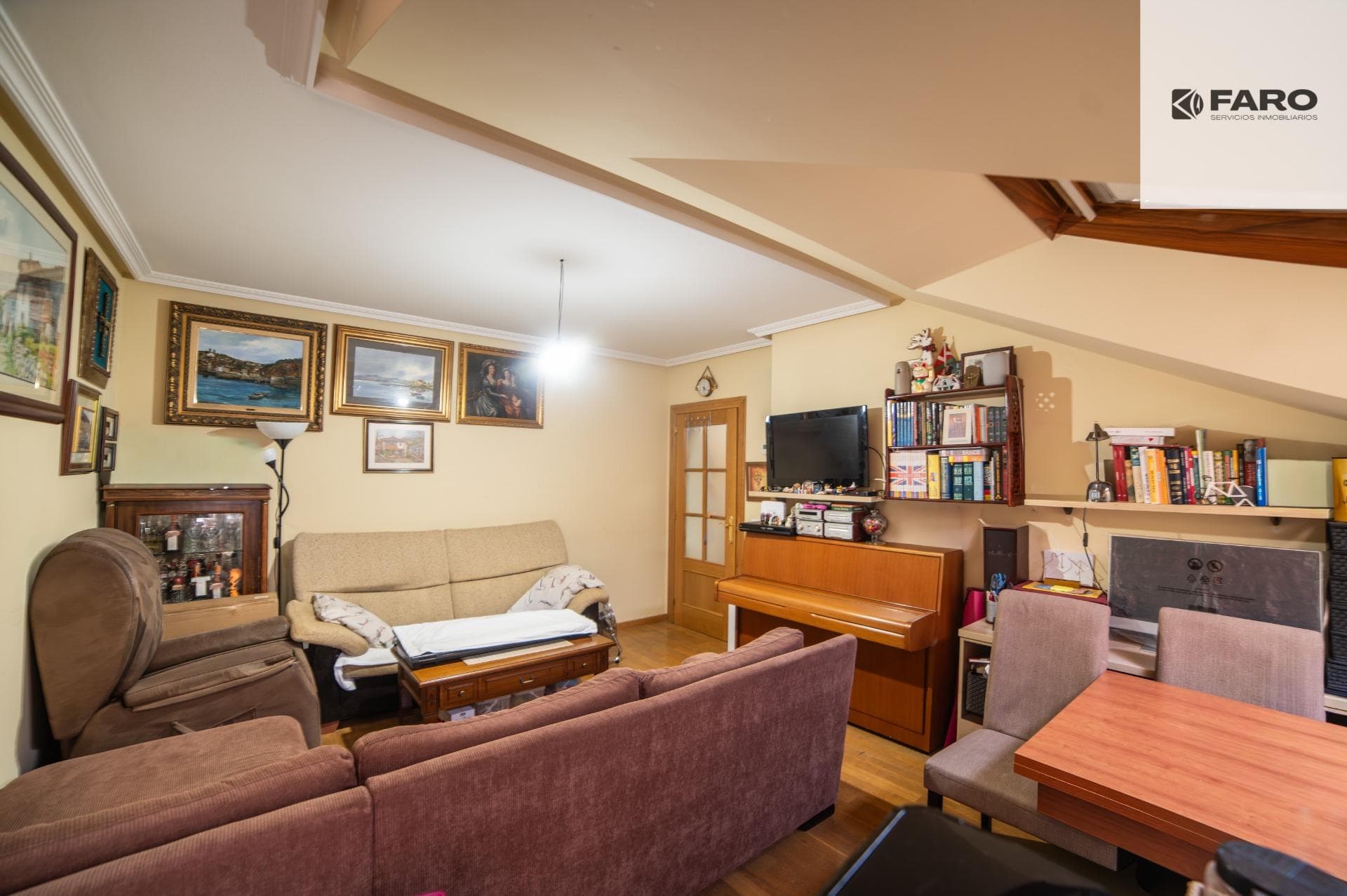 Two-bedroom penthouse with garage and storage room in the centre of Villaviciosa (Ref 00128) · photo 2